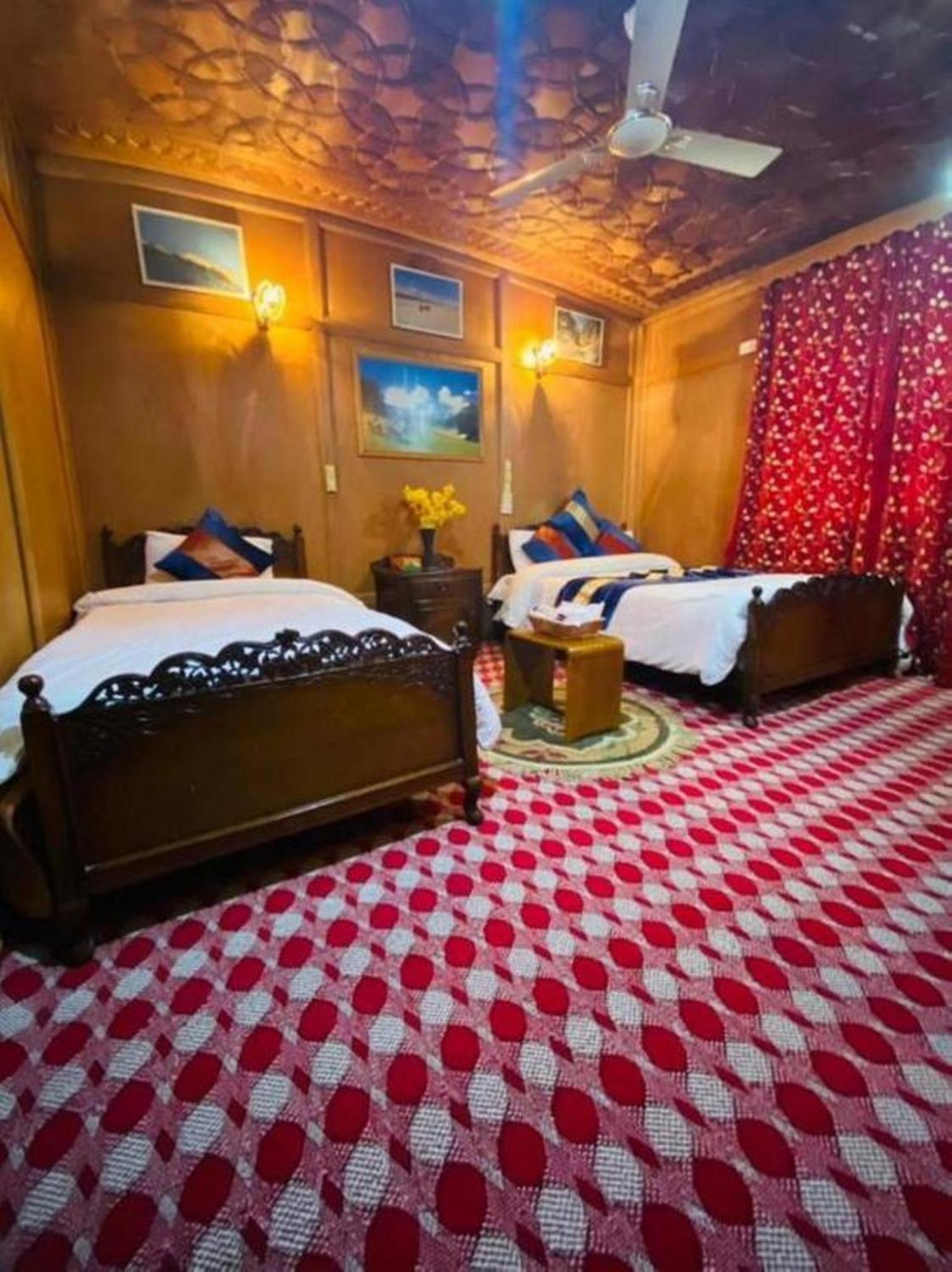 Floating Luxury Group Of Houseboats Hotel Srīnagar Exterior foto