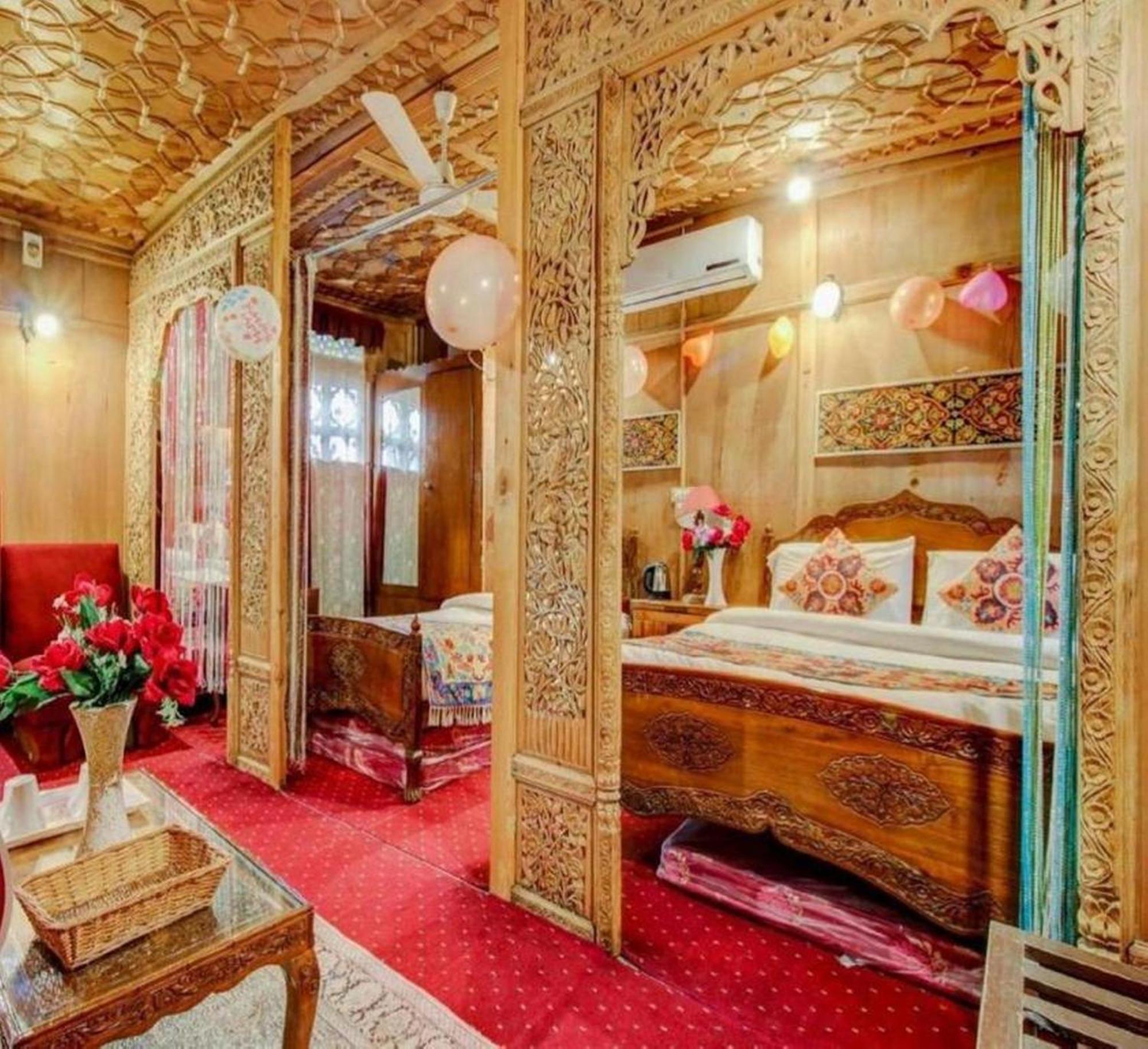 Floating Luxury Group Of Houseboats Hotel Srīnagar Exterior foto