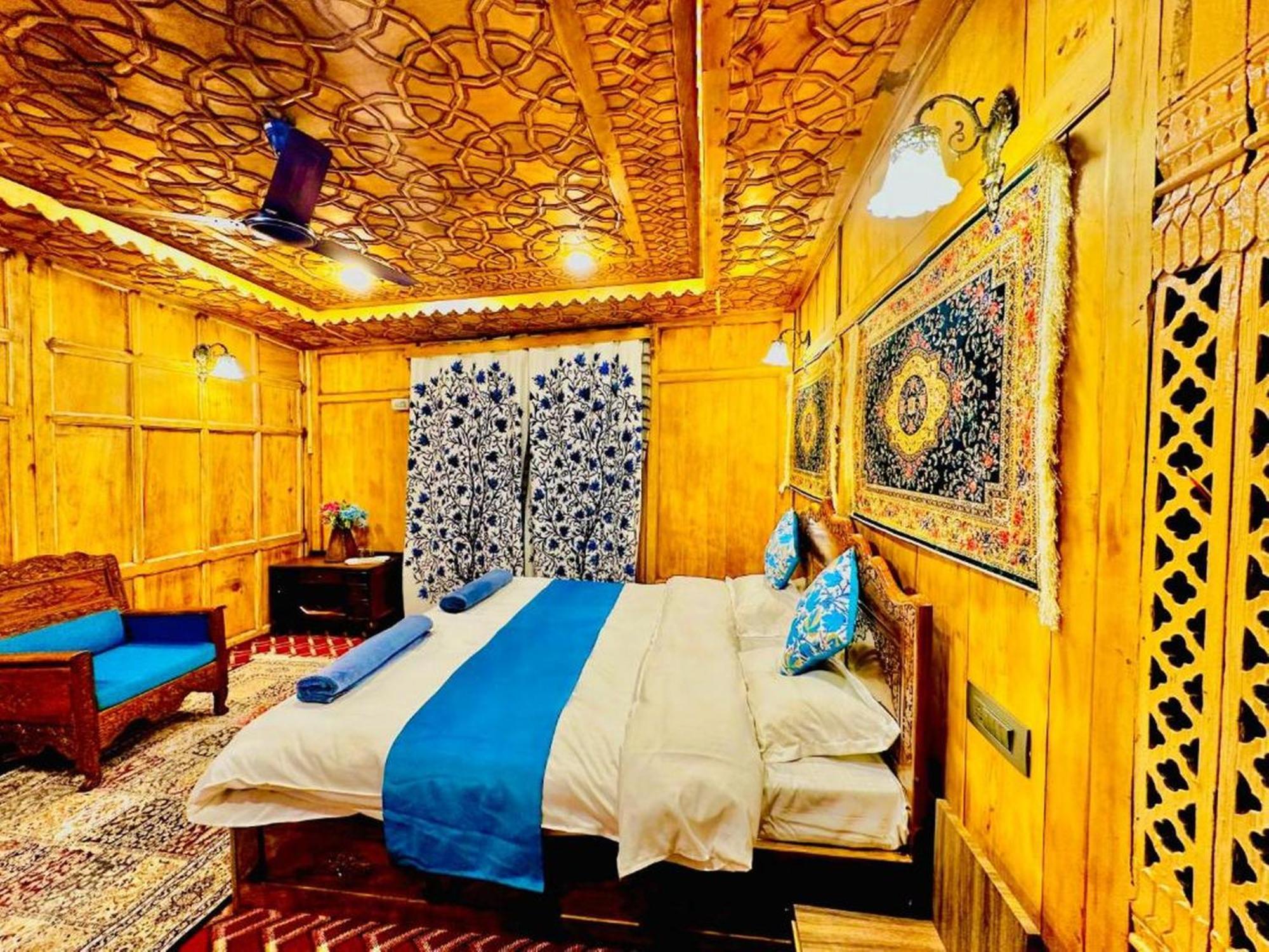 Floating Luxury Group Of Houseboats Hotel Srīnagar Exterior foto