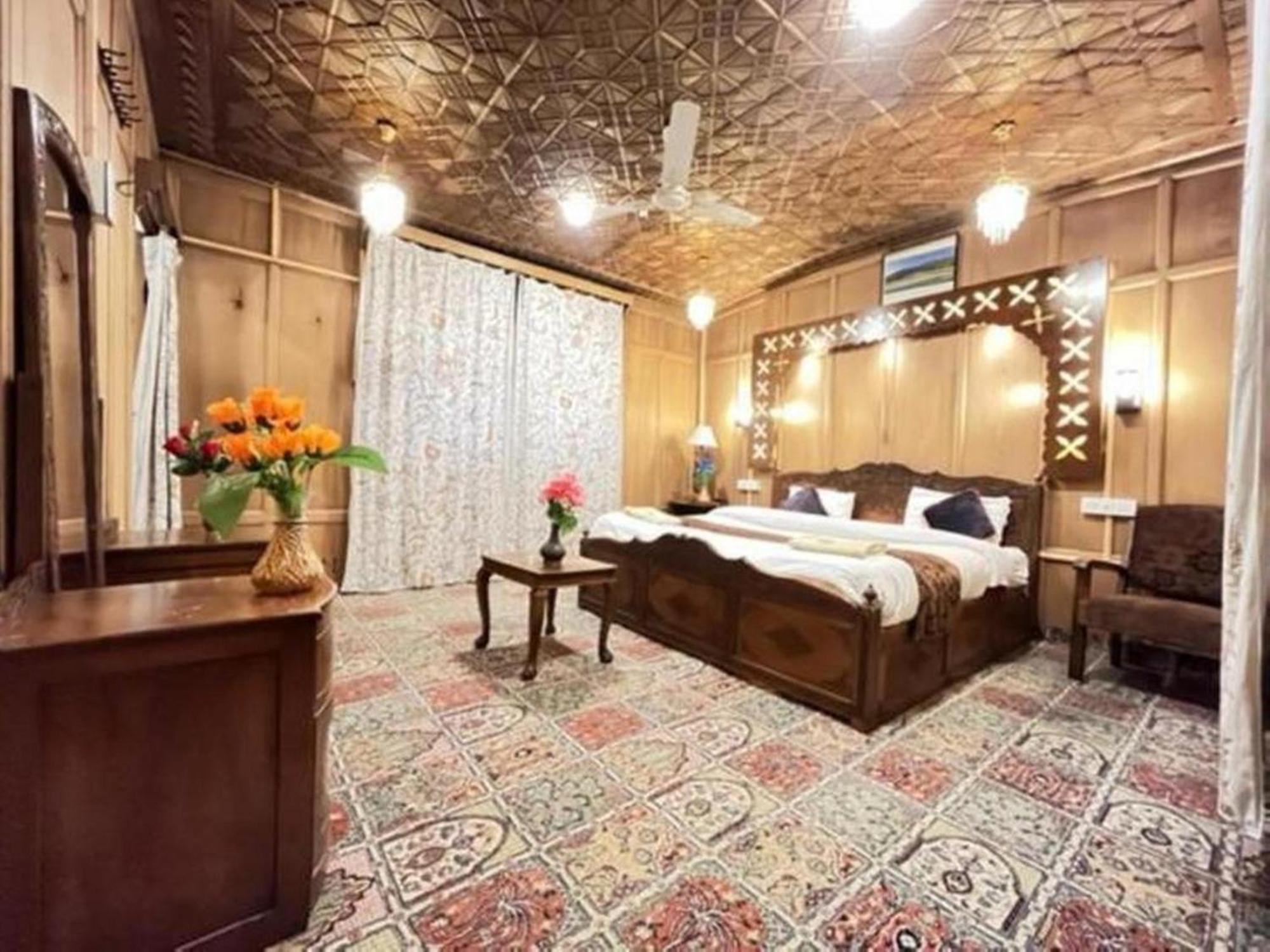 Floating Luxury Group Of Houseboats Hotel Srīnagar Exterior foto