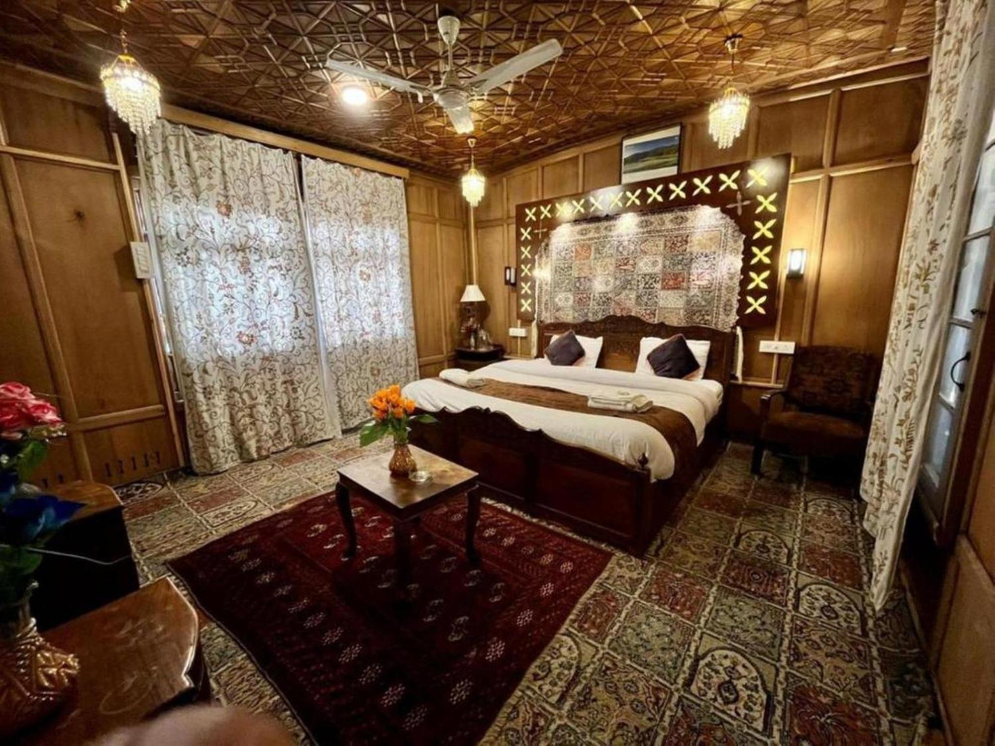 Floating Luxury Group Of Houseboats Hotel Srīnagar Exterior foto