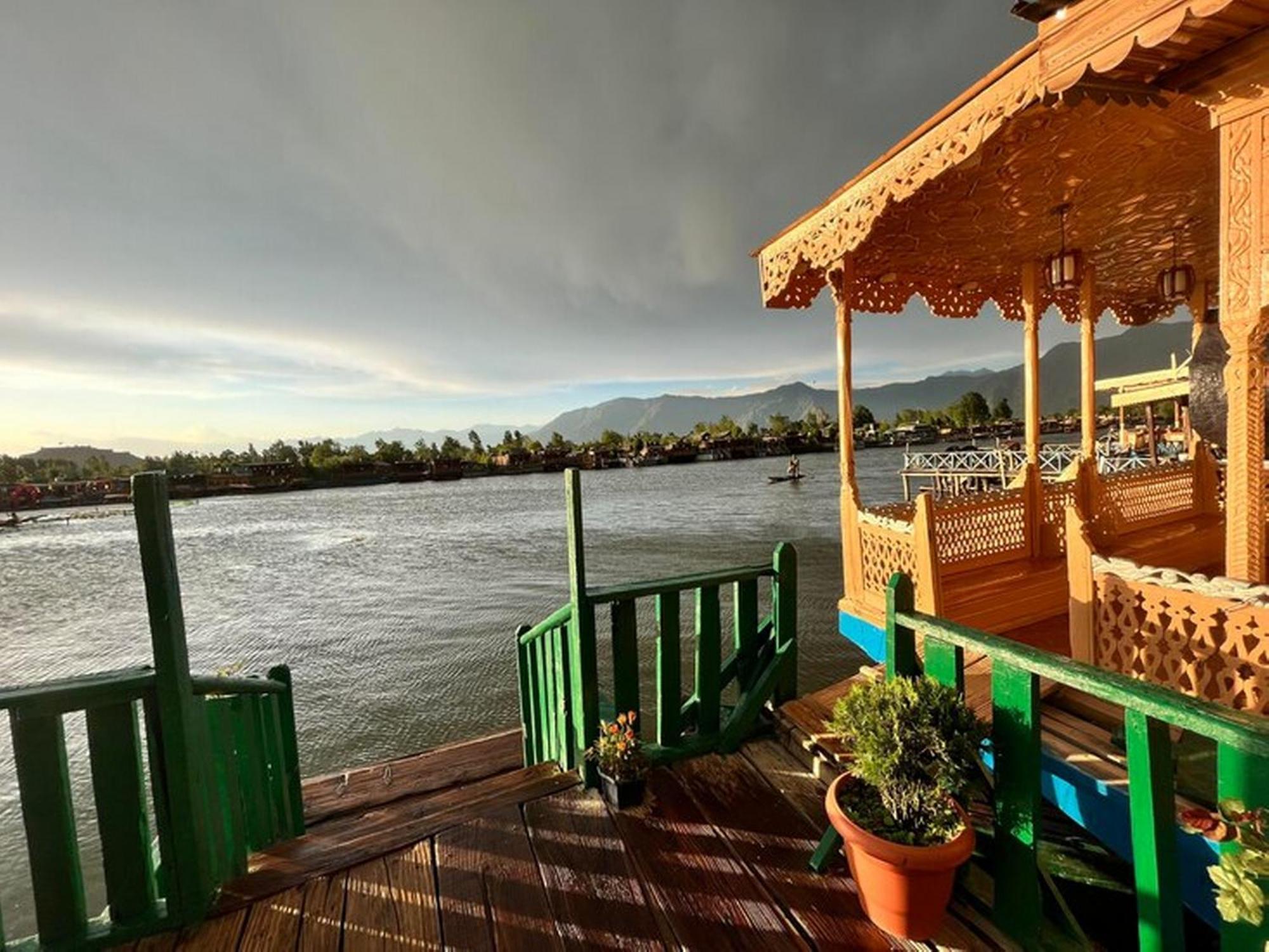 Floating Luxury Group Of Houseboats Hotel Srīnagar Exterior foto