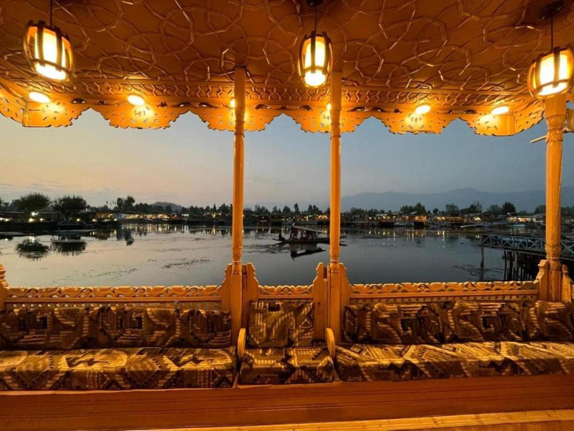 Floating Luxury Group Of Houseboats Hotel Srīnagar Exterior foto
